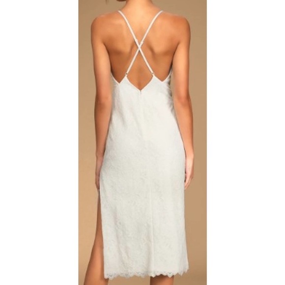 Lulu’s lace gown - Picture 2 of 11